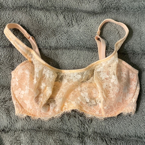 VS push up without the padding bra 🍑 - Picture 1 of 7